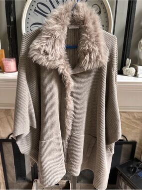 Brunello Cucinelli Taupe Ribbed Knit Faux-Fur Trim Poncho